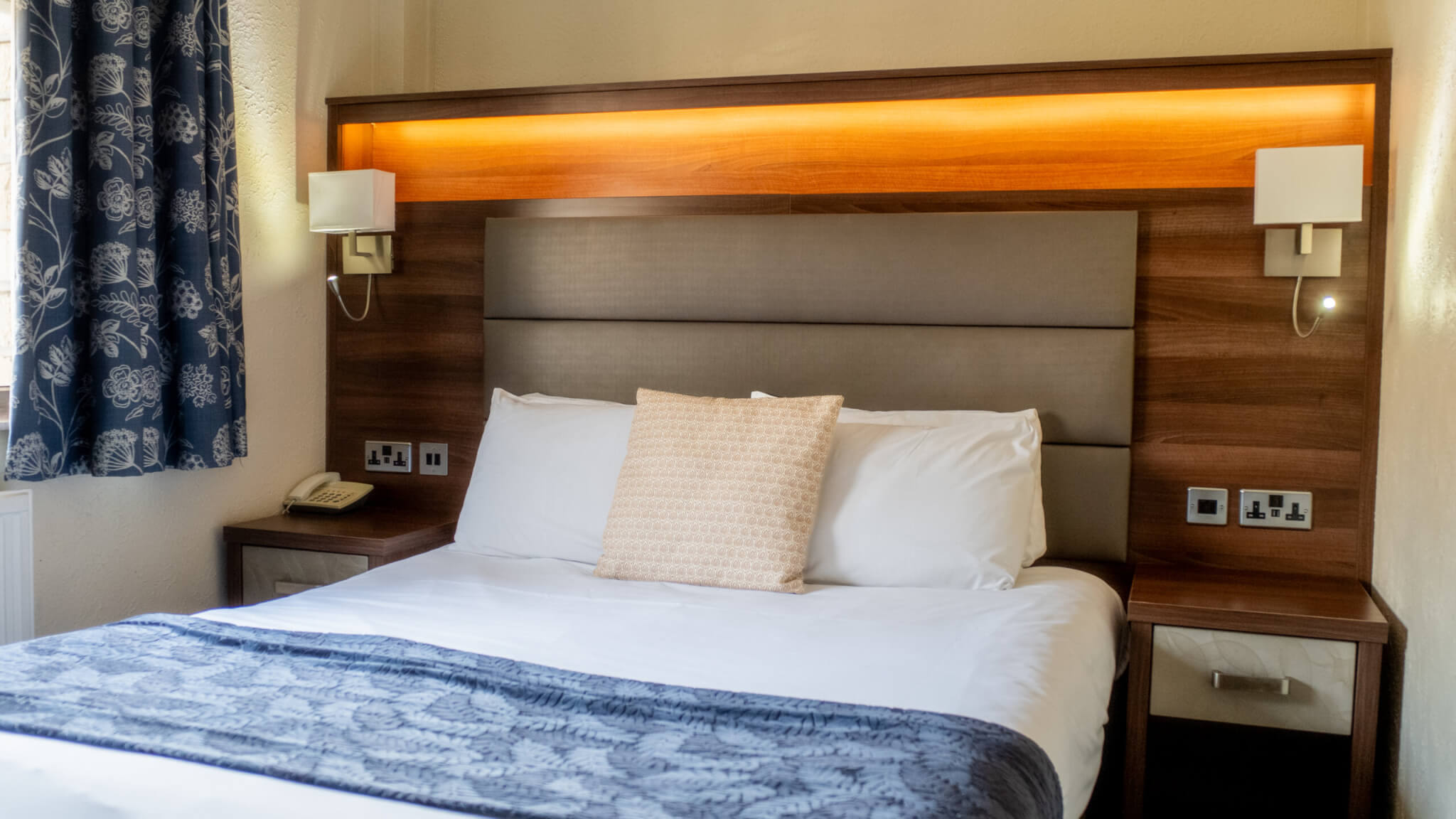 boutique pub stay hungerford bedrooms scaled